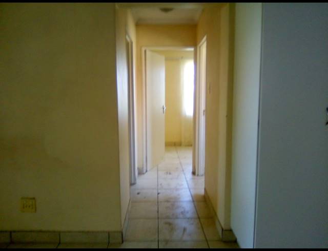 2 BEDROOM HOUSE FOR SALE IN SERALENG